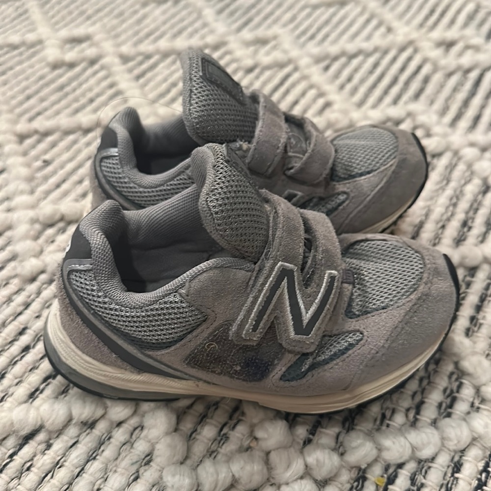 New Balance Boys Shoes Gray (size 8)